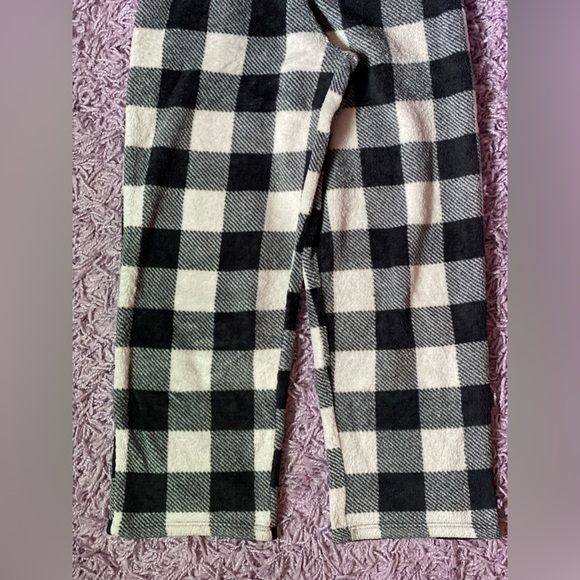 Girls 2 piece Cat & Jack Black & White Buffalo Plaid Pajama set SO SOFT & FLUFFY - Picture 14 of 15